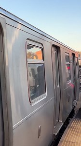 4 car M train (during weekend) #nycsubway #mtasubway #newyork #nyc | JF Transit