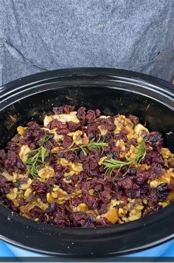 Warm and easy crockpot dessert anyone can make