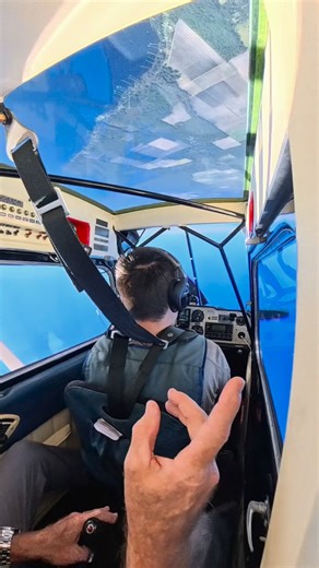 Andy Fang on Instagram: "🔄 #flying #pilotlife #uprt #pilot #superdecathlon"