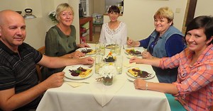 Prostřeno - online, recepty, soutěžící