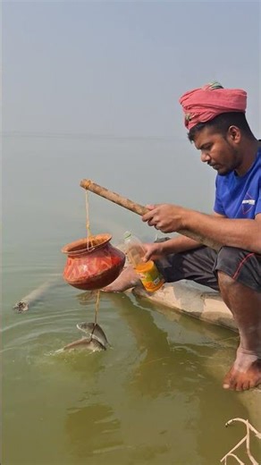 Fishing by making traps with clay pots #trap #fishing