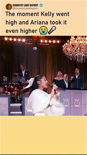 The moment Kelly went high and Ariana took it even higher 😭