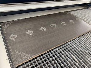 Gravure au laser sur céramique et carrelage