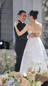 FATHER AND DAUGHTER DANCE 🥰 Bride Maine Mendoza and her father Teodoro danced together during her wedding with actor-turned-politician Arjo Atayde in Baguio City on Friday. Singer Ice Seguerra serenaded them with Fra Lippo Lippi's "Beauty and Madness." FULL STORY: https://bit.ly/3DARmBc | Philippine Star