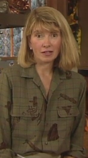 Looking for a different main dish for your Christmas dinner? While roast beef, roast goose, or baked ham are all traditional choices, Martha opts for a roasted duck in this vintage clip. See more recipes: bit.ly/41IgDXr | Martha Stewart