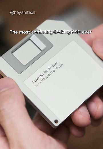 Retro Floppy Disk SSD: 10Gbps Tech Gadget