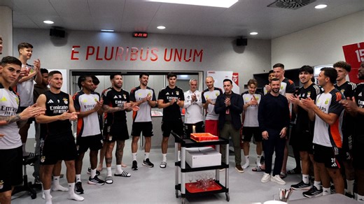 Os 122 anos do Sport Lisboa e Benfica celebrados pelo nosso plantel! 👏🦅 | Sport Lisboa e Benfica