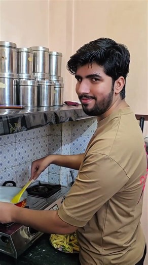 Thoda bhot toh chalta hai 😁 white sauce pasta 😋 #food #minivlog #kitchen #popular #shorts #cooking