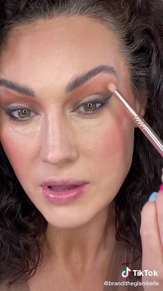 Kylie Jenner Inspired Eyeshadow Tutorial