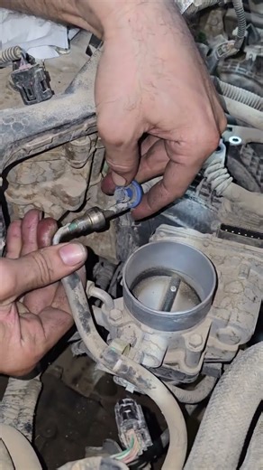 fuel pipe removal trick #automobile #mechanic #carmaintenance