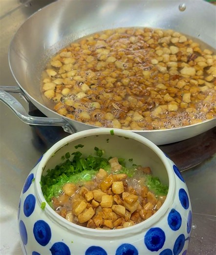 Nhân vật làm nên dĩa cơm tấm sườn bì chả 10đ ko có nhưng 🤤 Juno free tóp mỡ ạ #cơmtấmJuno #cơmtấmphanrang #cơmtấm #fyp #tópmỡ #sườnbìchả