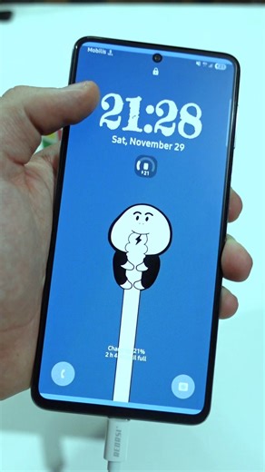Smart & Easy on Instagram: "CHANGE YOUR CHARGING ANIMATION save a TikTok clip, create a Routine → Wallpaper, set it as your lock screen. try it and tell me which clip you used. ⚡️"