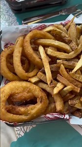Cheeburger Cheeburger in Sanibel Island, Florida. #swfl #restaurantreview #sanibel #florida