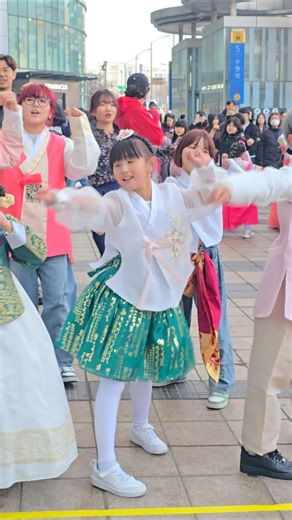 윤정아~왜요쌤🎵#춤추는은채 #춤추는곰돌 #afstarz #댄스 #music #kpop #dance #tiktok #challenge #뮤직 #rpm #쇼츠 #춤추는곰돌의랜덤댄스