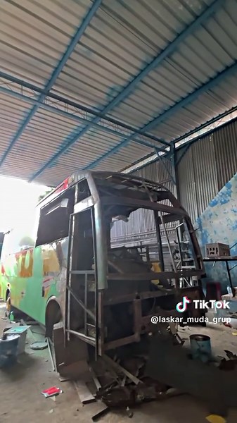 Akatsuki 🤙🤙@LM GROUP @YDISTWN @MAS.J #laskarmudagrup #bodyripair #fypシ゚viral🖤tiktok #rombakbus #mediumbusjb3