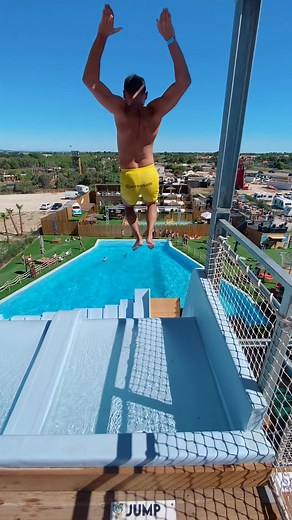 How to go in a waterslide with style 😎🔥 #waterjump #waterslide #flips #viral #insane #professional #athlete #france #frenzywaterpark #extreme #doubleflip #acrobatic