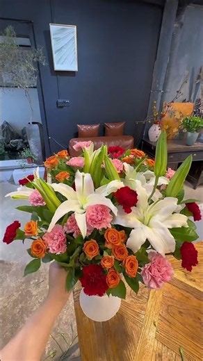 Step by step making of a large centerpiece floral arrangement #floral #floralarrangement #bouquet