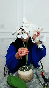 9.8K views · 613 reactions | Tutorial Gubahan 1 tangkai orkid *Alhamdulillah tnggal 3 pasu ja lg gubahan ni.. ramai yg oder tq na..殺殺殺殺(utk hari guru)..yat masuk tutorial kat sini朗朗朗... *RM48 ceramic vase | Decor by DFieya | Facebook