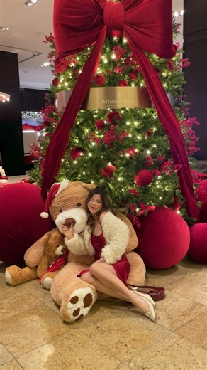 叶彤 Angie Ye on Instagram: "@intercontinentaltoronto Winter Chalet opened & I befriended every teddy bear in sight 🧸❄️ #WinterChalet, #HotelLobby, #TeddyBearVibes, #CozyAesthetic, #TravelToronto"