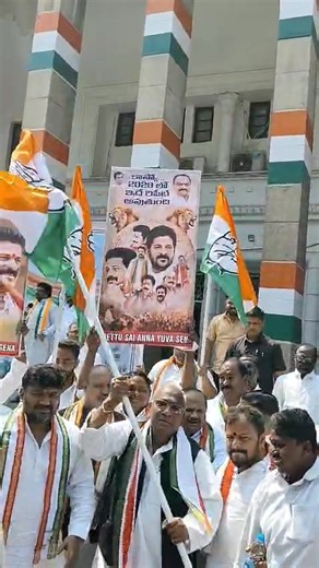Hyderabad: With the ruling Congress party leading in 928 wards as the counting for the Telangana municipal polls continued, a festive atmosphere prevailed at Gandhi Bhavan in Nampally. Party cadres distributed sweets, while former MP and senior Congress leader V. Hanumantha Rao waved the party flag and joined them in dancing to drumbeats. #Congress #GandhiBhavan #MunicipalPolls #Celebrations | Deccan Chronicle