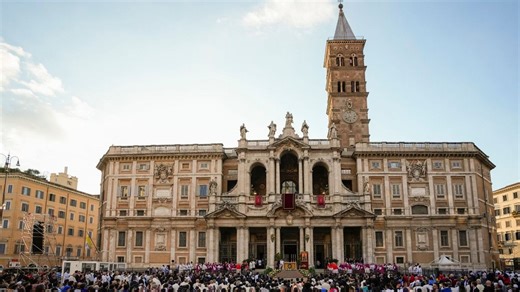 Orações pelo Papa Francisco na Basílica de Santa Maria Maior, em Roma