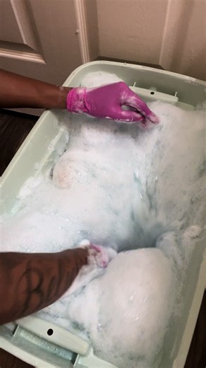 Cleaning Tips: Mastering Sponge Squeezing Techniques