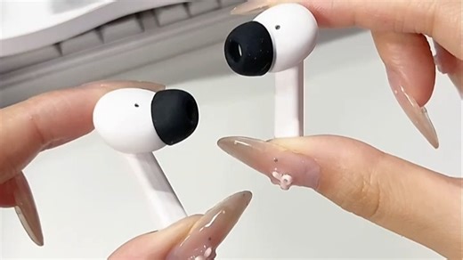 开箱TWS Pro蓝牙耳机，降噪效果惊艳，通勤听歌再也不吵了。稳定连接、续航持久，日常使用超方便，性价比高，值得入手！