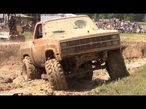 THIS IS MUDDIN!!! OLD SCHOOL MUD BOGGING!!