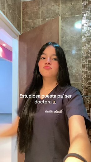 Estudiosa puesta pa’ ser doctora👩🏻‍⚕️