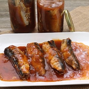 Sardines in Tomato Sauce is easy to make in the pressure cooker and tastes much better than buying canned ones! Perfect with piping-hot steamed rice! | Kawaling Pinoy Recipe Blog