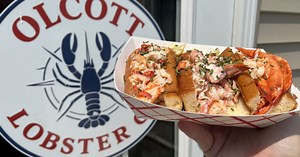 'Lobster pandemonium': Maine lobster roll shack opens at Olcott Beach
