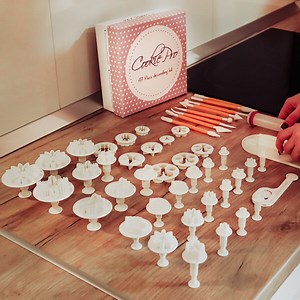 9M views · 11 reactions | ⭐ KEDVEZMÉNYES ÁR ➡47 darabos tészta és fondant formázó készlet⭐ Sokféle különböző forma és méret mindenkinek, aki élvezi a torták és sütemények díszítését 療cukormázzal vagy marcipánnal.  | DokiShop | Facebook