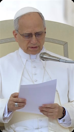 EN: I encourage you to contemplate with hope the wonderful image of the Lord pouring His love into our hearts. Let us ask Him, never growing discouraged, to transform our hearts into fertile soil, which bears fruit in ways we cannot know. May God bless you. PT: Eu os encorajo a contemplar com esperança a maravilhosa imagem do Senhor que derrama o seu amor no nosso coração. Peçamos a Ele, sem nos desencorajar, que o transforme num terreno fértil, que produza fruto sem perceber. Que Deus os abenço