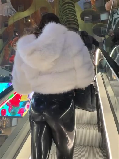 #leggings #fashion #fashiontiktok #fashiontrends #fashion101tips #european #pvcleggings #patentleatherleggings #pvcleggins