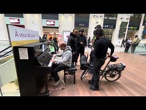 Viral Boogie Woogie Performance in Paris 🇫🇷 | Street Piano Crowd Reaction