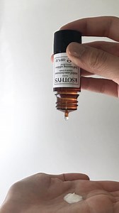 Comment utiliser notre Additif auto-bronzant visage & corps ? ✨ 1. Mélangez 2 à 3 gouttes à votre soin visage Sothys ou 4 à 5 gouttes à votre soins corps Sothys. 2. Appliquez uniformément sur le visage, le cou et/ou le corps. 3. Lavez-vous soigneusement les mains après application. ✨Astuce beauté Sothys : Appliquez chaque jour jusqu’à obtenir le hâle souhaité, puis espacez les applications pour entretenir votre bronzage. 📍À découvrir en Instituts, Spas et Eshop Sothys. • How to use our Self-tan