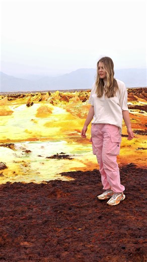 Tak 🙈🥹to jest nasza planeta Ziemia. Trudno w to uwierzyć? Wiem. Ale to magiczne miejsce znajduje się w Afryce. Nazywa się Dallol. A jeśli chcesz zobaczyć, jak doświadczyć jednego z najbardziej nierealnych, ukrytych skarbów Etiopii - obserwuj mnie. Pokażę Ci wszystko. 🌍#podroze #travelcrazy #viral #planetearth #bucketlisttravel @Discover Simien Tour @Land of extremes