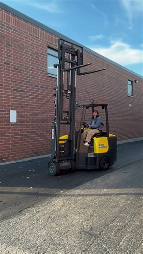 Aisle Master AC Electric Forklift | Narrow Aisle Electric Warehouse Solution