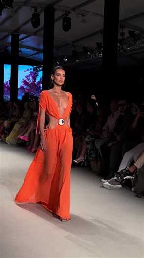 Ready for Summer? 💦#model #modelwalk #runway #topmodel #supermodel #fashionshow #catwalk #fashion #miamiswimweek