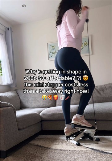 This stepper is no joke. It’s a full body workout burn from the comfort and privacy of your own home and you can even watch TV while you’re doing it!!!💓 #ministeppermachine #ministepper #homegymequipment #homeworkoutsforwomen #athomeworkout