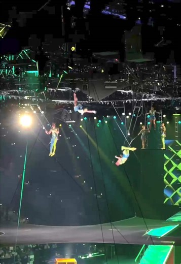 We’re open!! @Ringling #flyingtrapeze #trapeze #circus #gymnastics #flips