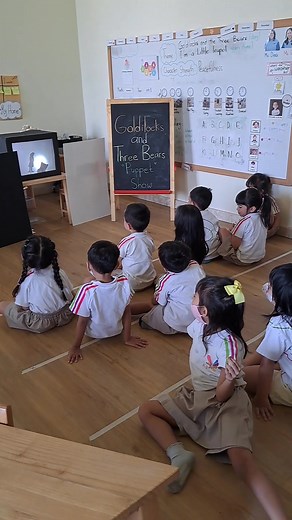 Goldilocks and the Three Bears Puppet Show Our K1 children were spellbound as they watched the engaging puppet show. This hands-on learning experience, led by the teacher, made the classic tale come to life, helping the children understand the story in a fun and interactive way. KIPINA KIDS ~Villa Campus Kemang Contact Us : 0815 100 82816 Location : Jl. Kemang Dalam 6 C15, Jakarta Selatan #kipinakidskelapagading #kipinakidskemang #kipinakidsbekasi #kipinakidsbali #kipinakidskelapagading2 #kipina