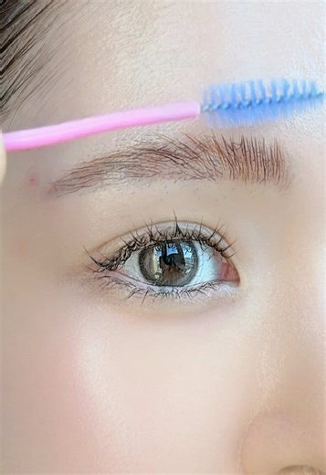 How to Trim Your Eyebrows: Step-by-Step Guide