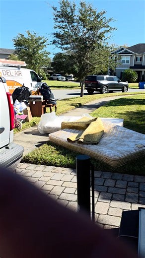 Junk removal - Moving Clean out! 🤩 Moving can be stressful — but cleaning up the leftovers doesn’t have to be! Let Goodbye Junk handle all your moving leftovers — broken furniture, old appliances, packing materials, and anything else you don’t need. Whether it’s an apartment, home, or office move, we’ll make sure it’s spotless before you hand over the keys. 🏠 Residential & Commercial ✅️ Same day or next day service ✅️ License & insurance ✅️ Upfront pricing with no hidden fees ⭐️ ⭐️ ⭐️ ⭐️ ⭐️ Ra