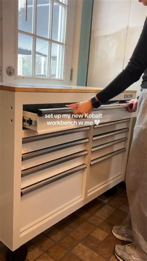 Reyna Flores ✽ on Instagram: "florist Kobalt workbench setup 🌸 @kobalttools #kobalt #florist #reynaflores #floristsupplies #floralsupplies #flowerbouquet #rosebouquet #dmvflorist #vaflorist #fredericksburgflorist #fredericksburgbouquets #reynaflores #ramobuchon #virginia #virginiaflorist #fredericksburgva #dmv #fredericksburg #fredericksburgflorist #fredericksburgflowers #roses #SmallBusiness #florist #ramos"