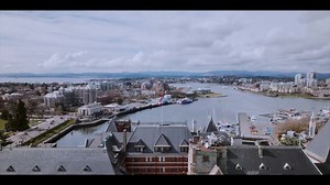 The future of the labour movement is bright. L'avenir du mouvement...