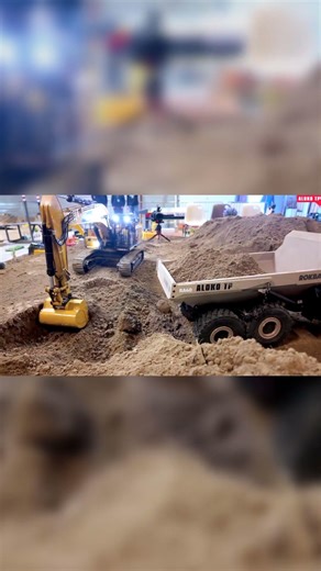 Hydraulic RC CAT 330F at work