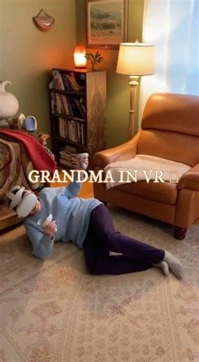 👉Grandma Tries VR for the First Time 😂 #Shorts