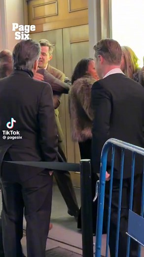 12K views · 825 reactions | Peter Gallagher y Ben Mckenize, es decir, nuestro Sandy y Ryan se reúnen en Broadway en NYC luego de mucho tiempo !!!!  Fuente: Pagesix | The O.C | Facebook