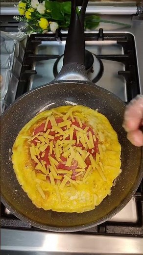 Viral 5-Minute One-Pan Tortilla Breakfast Sandwich | Cheesy & Loaded